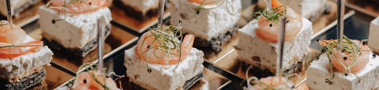 Amuse-bouches raffinés préparés par un chef à domicile à Genève.
