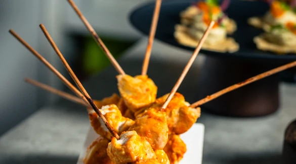 Brochettes savoureuses pour le menu healthy des buffets