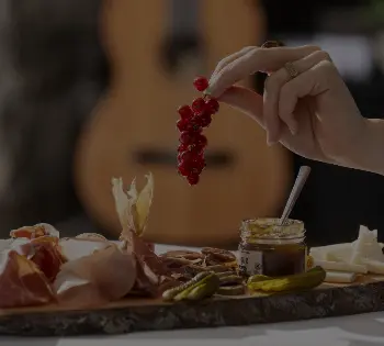 Plateau de charcuterie et condiments au BabbòComptoir Corse à Genève