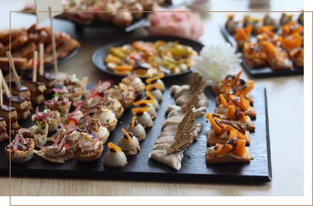 Plateau de hors-d'œuvre raffinés pour événements gastronomiques à Genève