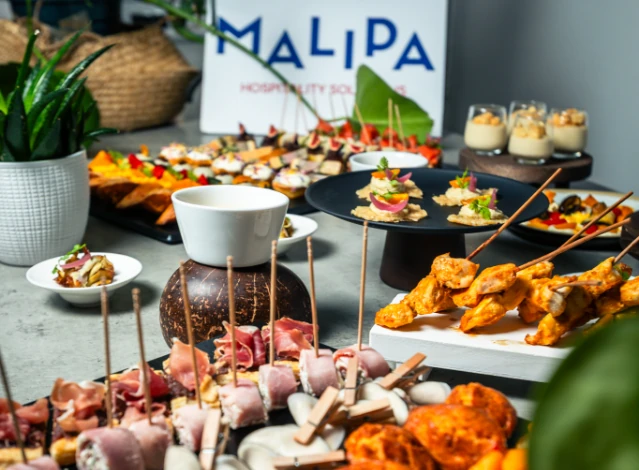 Buffet traiteur Genève avec variété d'amuse-bouches raffinés pour vos événements professionnels ou privés.